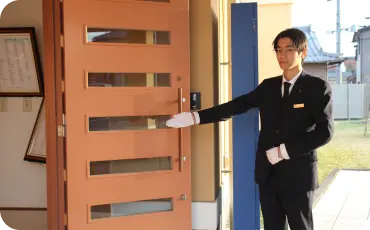 スタッフがお迎え